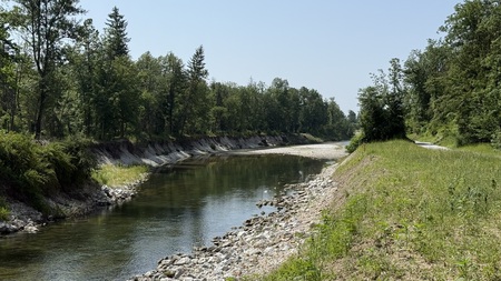 Sprostitev ob Kamniški Bistrici navdušuje mnoge obiskovalce (foto Marjetka Levstek) 